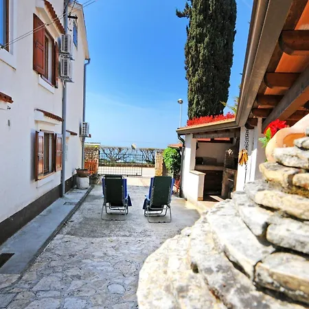 Ferienhaus Pretty With Balcony Poreč